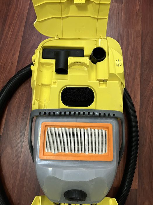 Aspirator Kärcher DS 6 – filtrare prin apă, 650W, stare bună