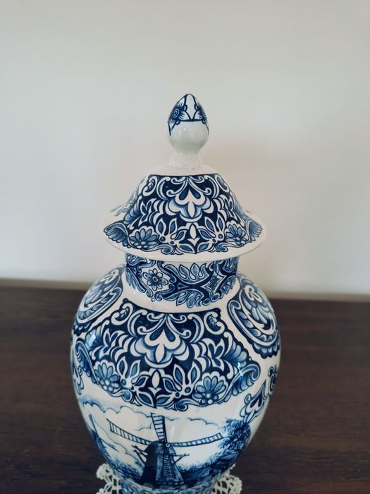 Колекционерска голяма ваза с капак Delft