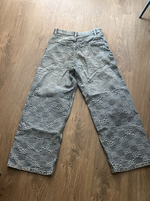 Bershka jeans.