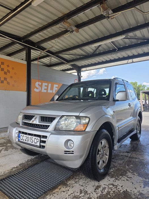 Vând Mitsubishi Shogun  An 2004 3 uși, motor 3.2 diesel, tracțiune 4x4, volan pe dreapta. AC Funcțional  Acte Valabile pana in 2027