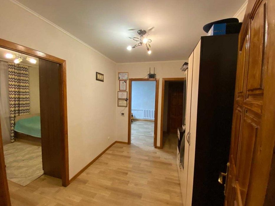 3 комнатная квартира район 10 Школы