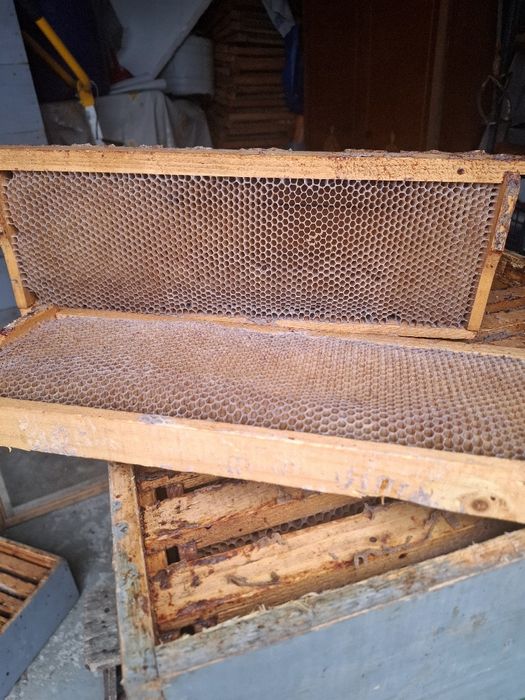 Rame pentru  magazie clădite.