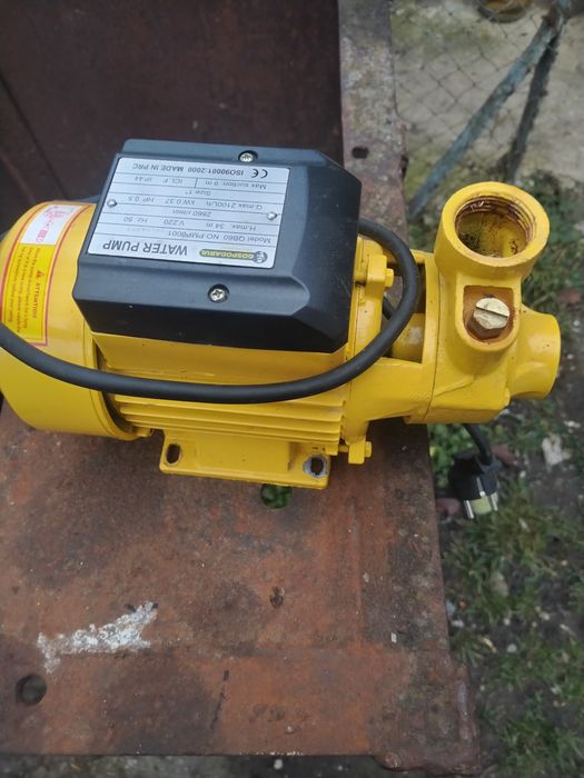 Vând pompa funcțională