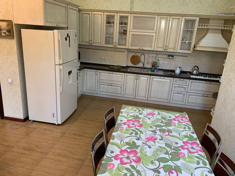 Сдается дом с летним бассейном рядом с Magic Sity ( н874 )