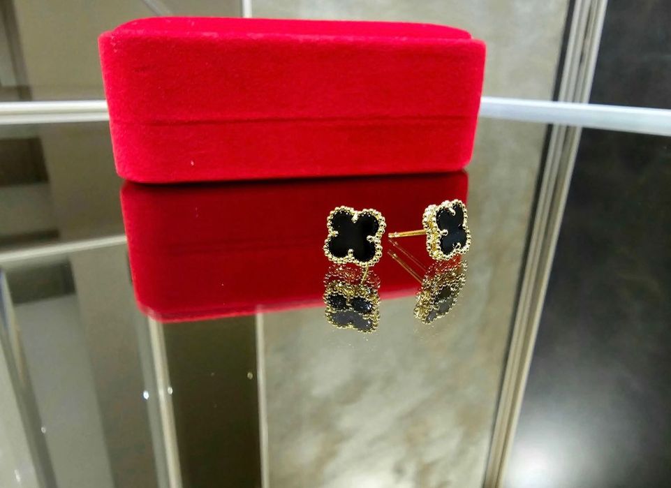 Van Cleef & Arpels обеци