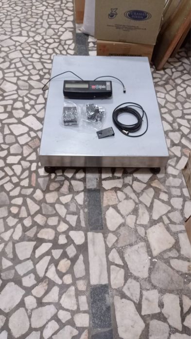 Торговые весы напольные .