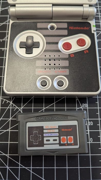 Gameboy Advance SP + многоигровка NES
