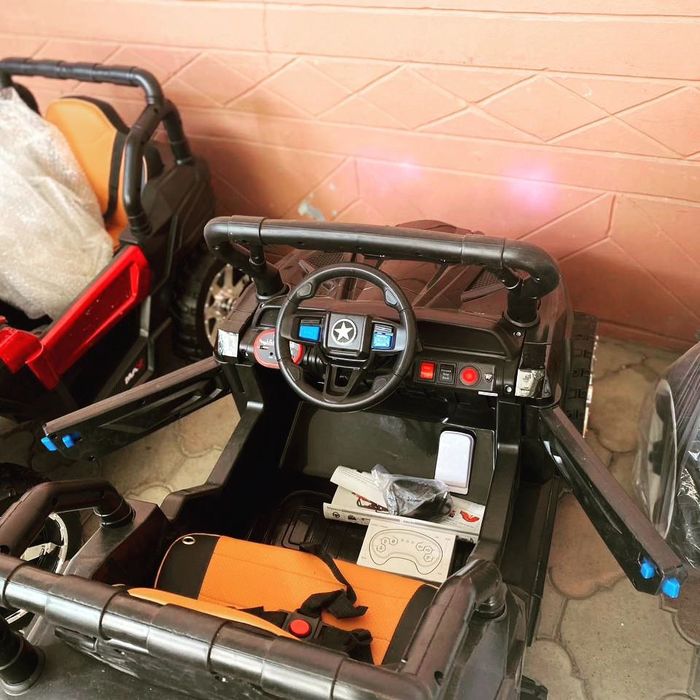 Детская машина с пультом и 4 мотором Багги электромобил для детей