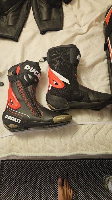 Екипировка Dainese Ducati AGV Pista