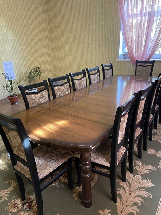 Стол со стульями