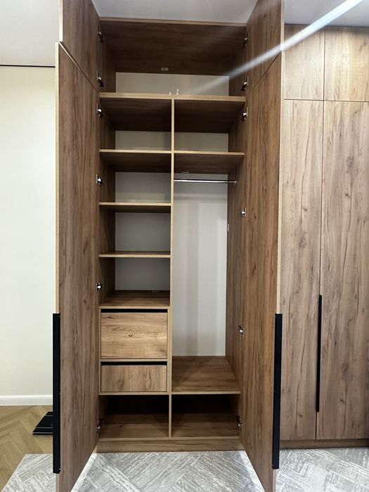 Срочно продается шкаф длы одежды