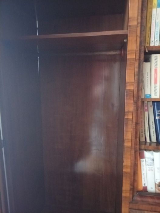 Dulap din lemn masiv