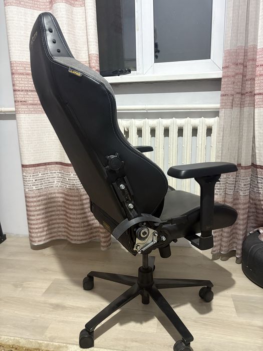 Игровое кресло DixrAcer