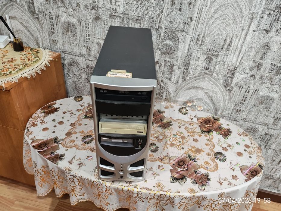 Продам компьютер на запчасти рабочий