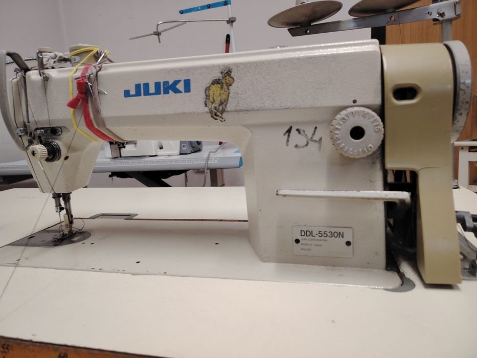 Mașina de cusut Juki
