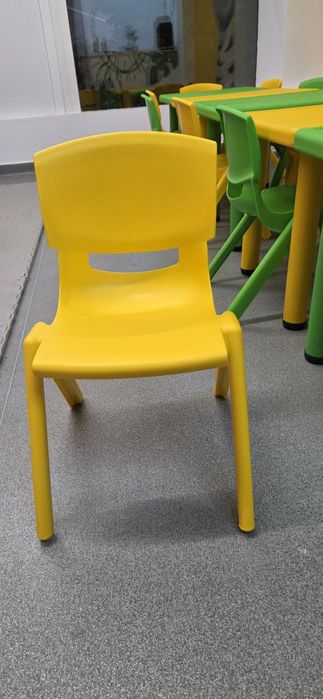 Set masa + 4 scaune copii (7 seturi disponibile)