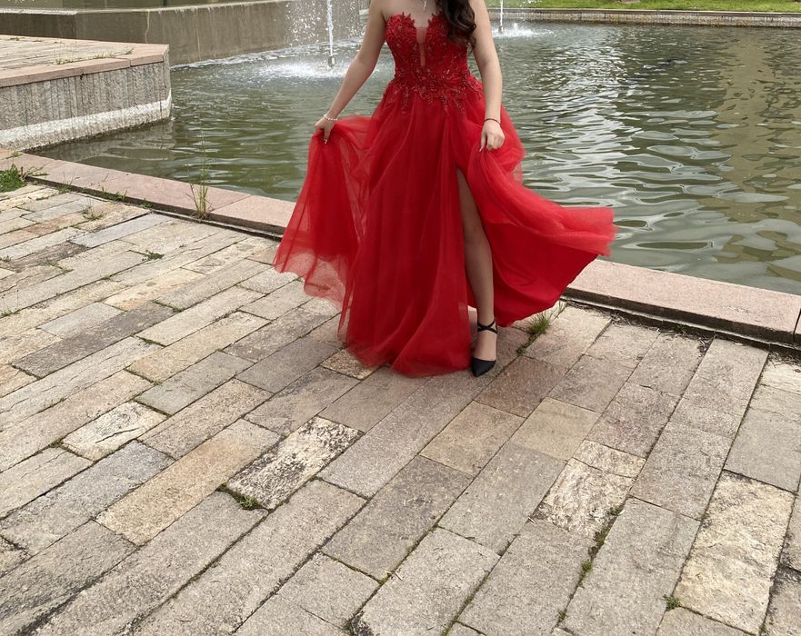 Абитуриенска рокля