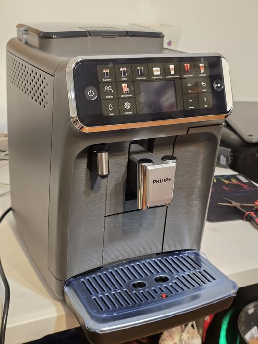 Nou Espressor automat Philips LatteGo Seria 5500
