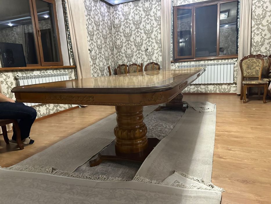 стол для зала. в отличном состоянии
