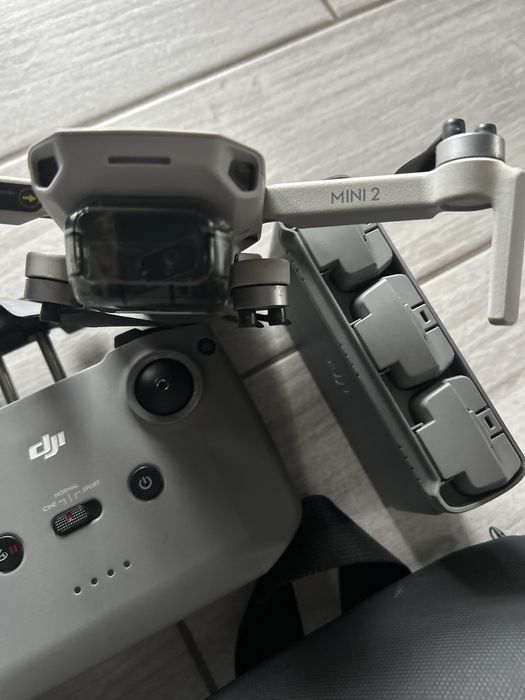 Dji mini 2 cu 3 acumulatori