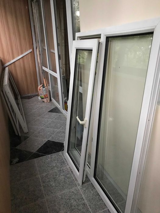 пластиковые окно и дверь