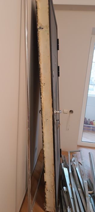 Продам входную дверь