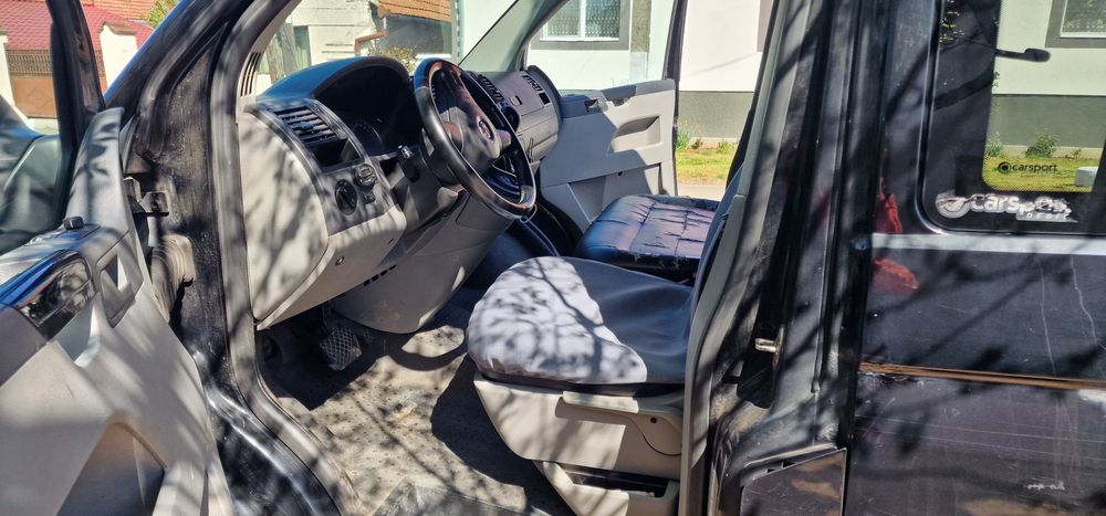 Vand Volsvagen T5 8+1  automat  cu rampa