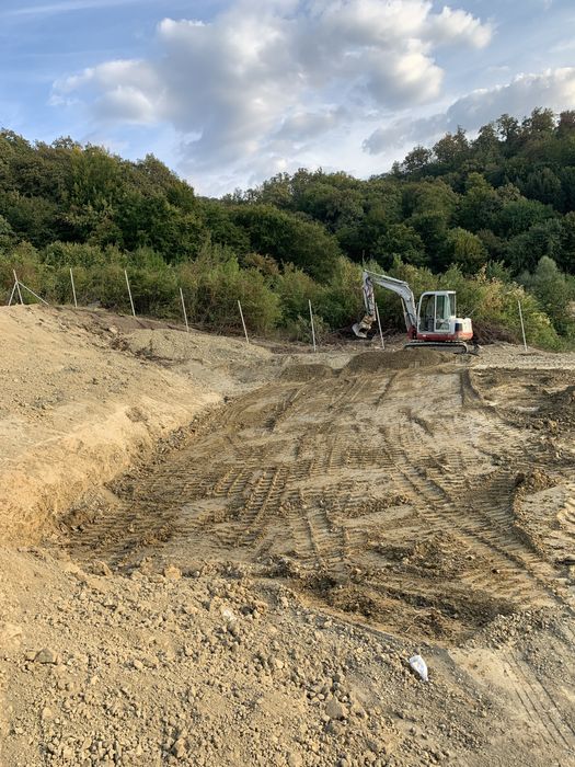 Amenajam / terasam terenuri cu buldozer si excavator