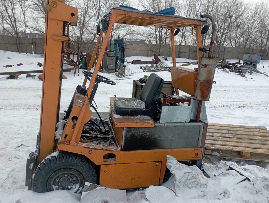 вилочный погрузчик