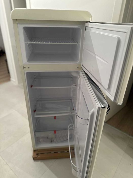 Snaige FR24SM-PRC30E, Frigider cu 2 usi Retro, 209 l, H 147.5, Crem
