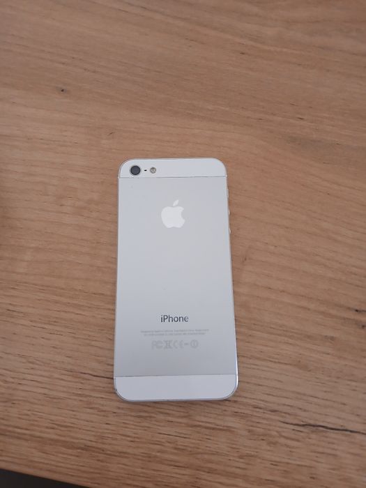 IPhone 5 белый с зарядкой