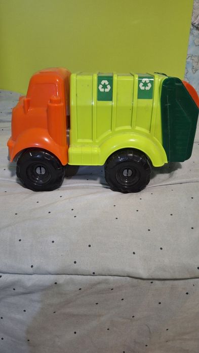 Голям камион за боклук