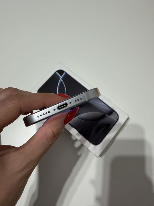 vand iphone 16 pro  alb