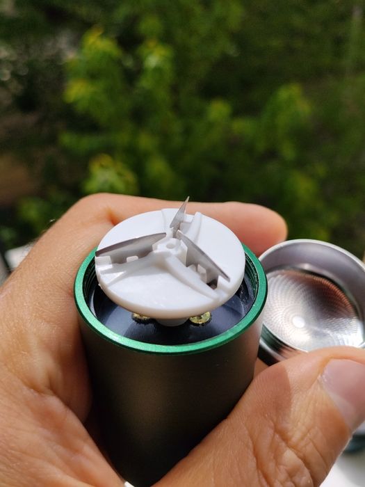 Мини электробритва.