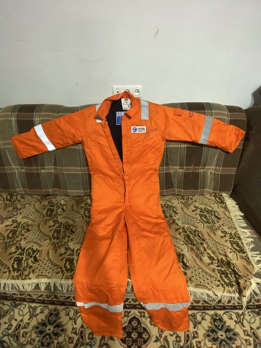 Продается Тшо зимные комбезы