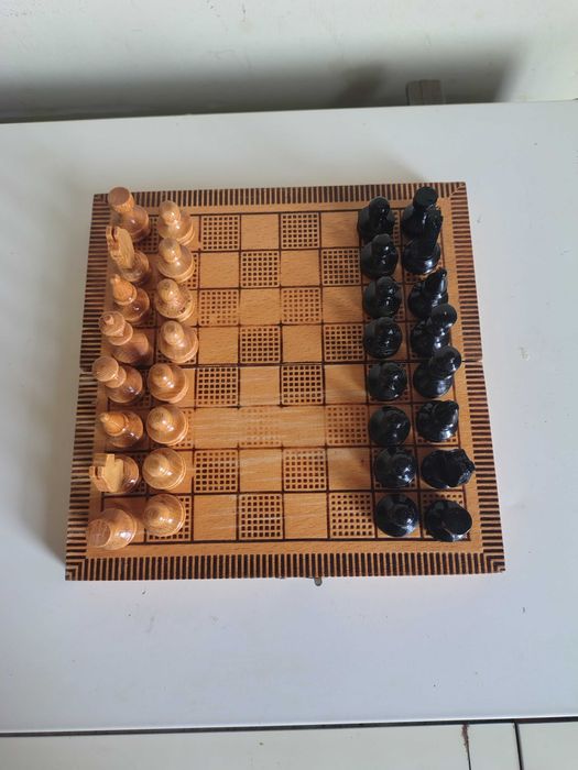 Страхотен Стар Дървен Шах