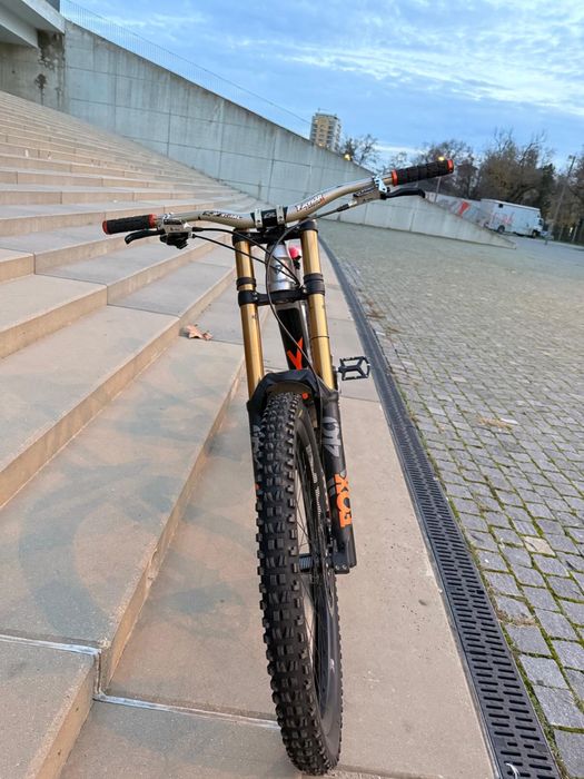 YT Tues CF Pro Race carbon downhill