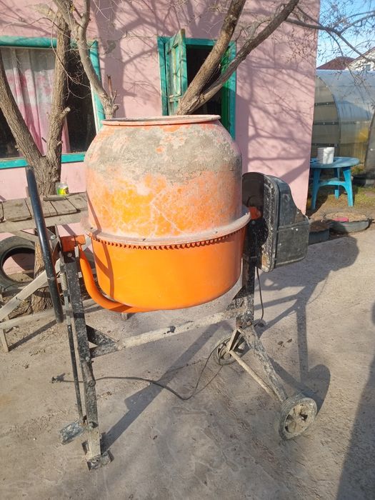 Бетономешалка на 200л