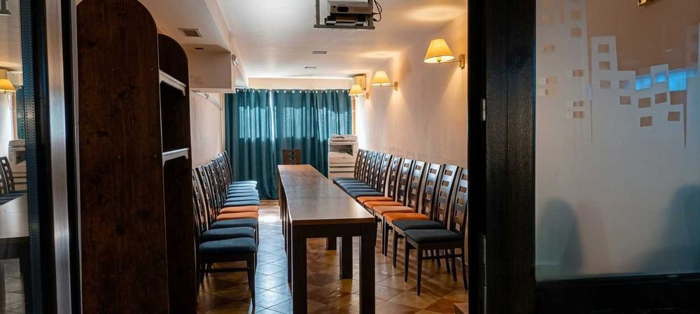 ЗАЛА под наем в бизнес сграда - краткосточен НАЕМ Дневен / Почасов / Уикенд на стратегическа локация в Благоевград ЦЕНА ПО ДОГОВАРЯНЕ ЗА ИЗБРАН ПЕРИОД