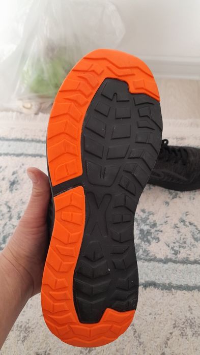 Продам кроссовки 41 размер