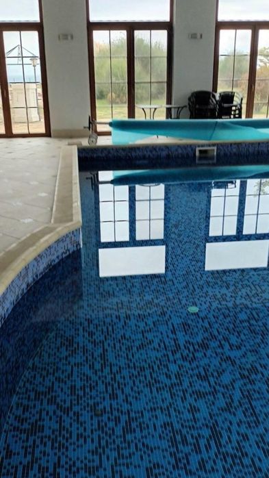 Покривало за басейн с навиващ механизъм