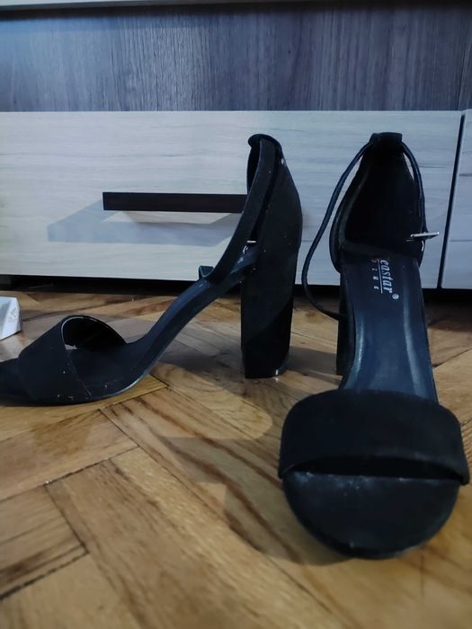 Сандали на   ток