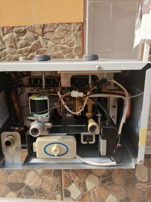 Încălzitor de apă instant pe gaz natural Ariston