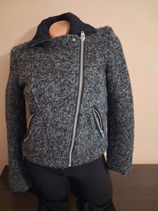 Geacă damă gri bouclé mărimea S, cambrată, cu fermoare metalice