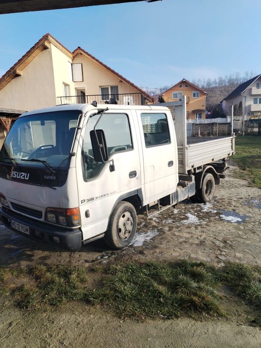 Autoutilitara Isuzu NPR dubla cabina, basculabila