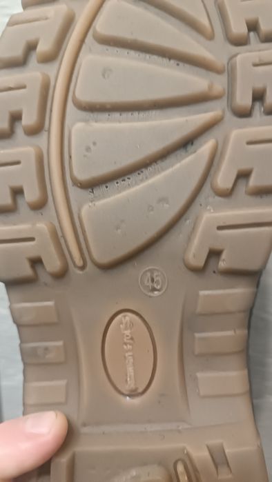 Продаются рабочие сапоги и ботинки, новые.