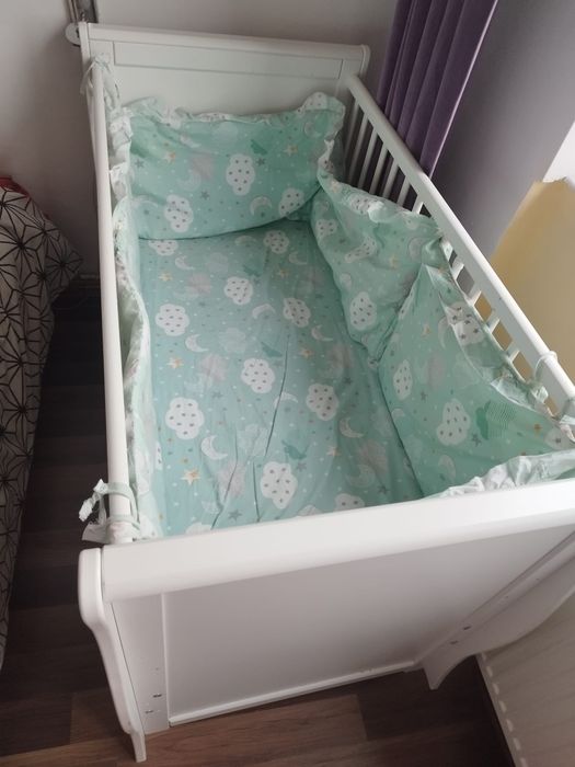 Patuț din lemn bebe cu plasă de țânțari
 C