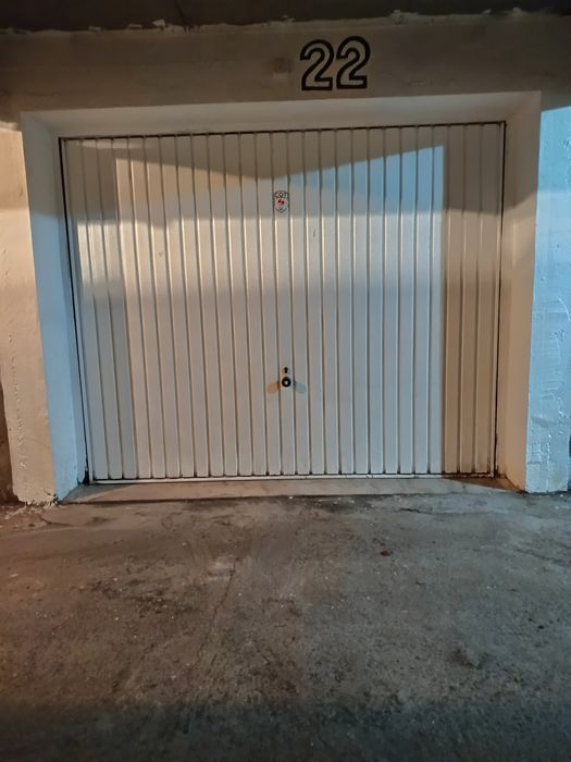 Дава се под наем Гараж / Паркомясто в София, Гео Милев - 16 кв.м за 178.5 € - Снимка #1