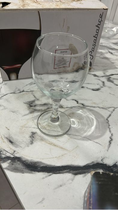 Продаются тарелки,кастрюли