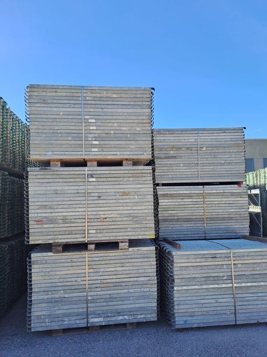 Schela metalica uzata cu gard de vanzare sau chirie/închiriat